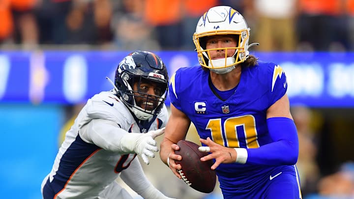 Justin Herbert Suffered Fractured Finger During Loss to Broncos, per Brandon Staley Justin Herbert Suffered Fractured Finger During Loss to Broncos, per Brandon Staley