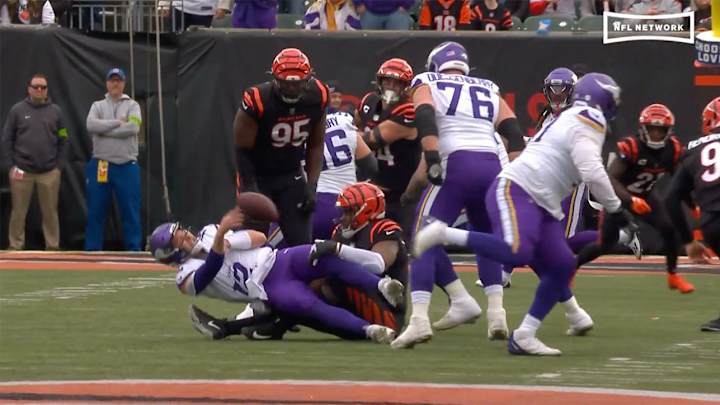 Vikings’ Nick Mullens Threw One of the Oddest Interceptions You’ll Ever See vs. Bengals