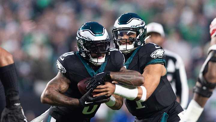 Eagles RB D'Andre Swift Signs With Bears as RB Market Heats Up Early
