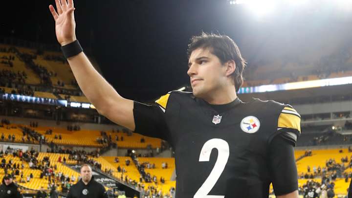 Mason Rudolph Signs Steelers Fan's Baby After Win Over Seahawks Mason Rudolph Signs Steelers Fan's Baby After Win Over Seahawks