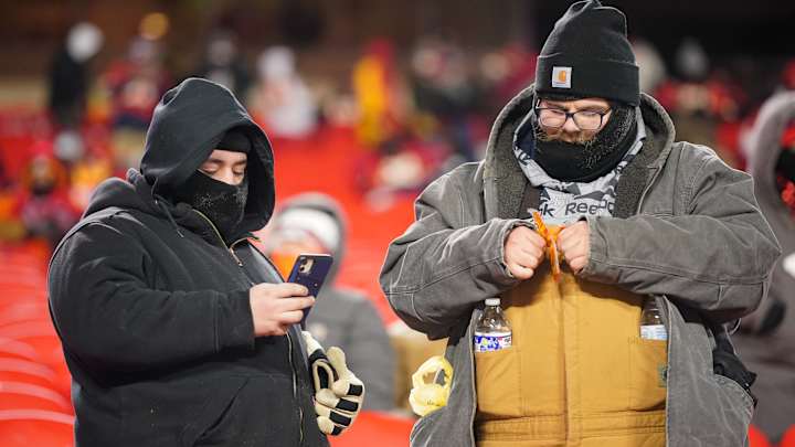 Subzero Weather at Dolphins-Chiefs Game Has Fans Battling the Conditions, Too Subzero Weather at Dolphins-Chiefs Game Has Fans Battling the Conditions, Too