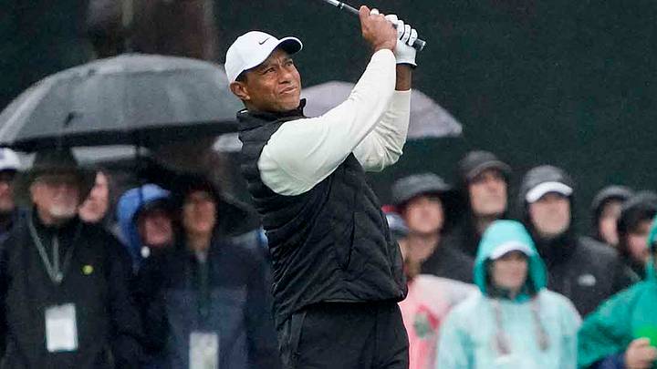 Tiger Woods Hits Flag On 15 at Augusta Again, 10 Years After Controversial Masters Drop