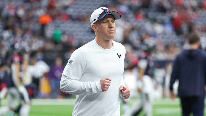 Commanders Coach Search: Texans' Bobby Slowik Spurns Washington, Returns to Houston