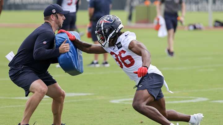 Former Pitt S Re-Signs With Texans